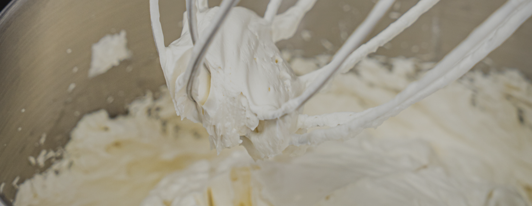 A restorative cream that helps support the skin barrier while providing lasting hydration and comfort to nourish and protect dry, sensitive skin.
