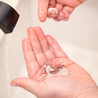 A versatile clay mask and cleanser that helps purify, cleanse, exfoliate, and refresh the skin.